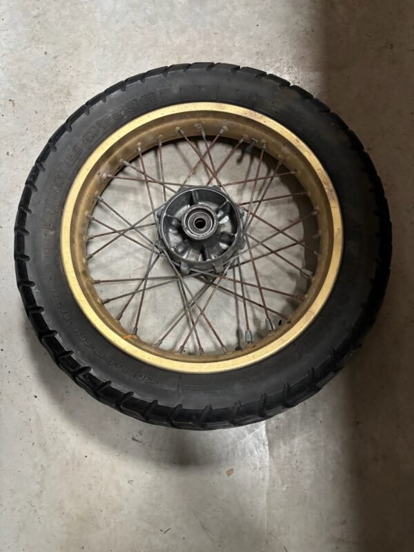 Roue arrière de HONDA 650 Dominator