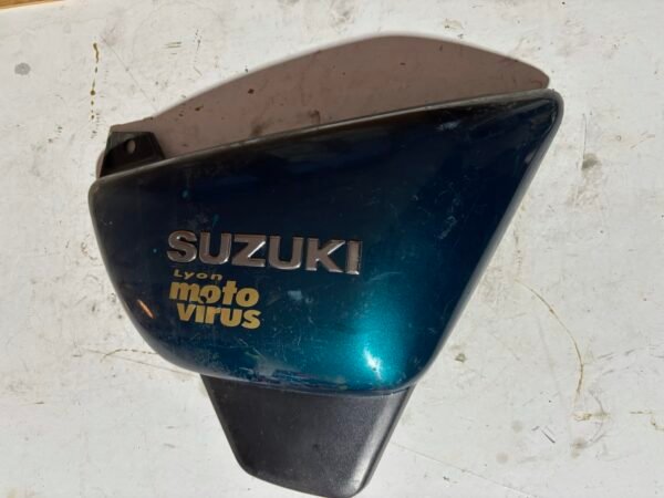 Cache latéral droit de SUZUKI 125 Marauder