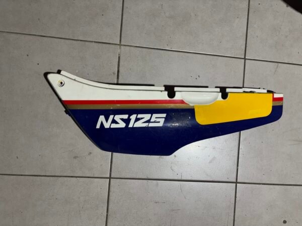 Flanc de selle gauche de HONDA 125 NSR