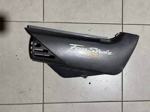 Flanc sous selle gauche de HONDA 125 NX