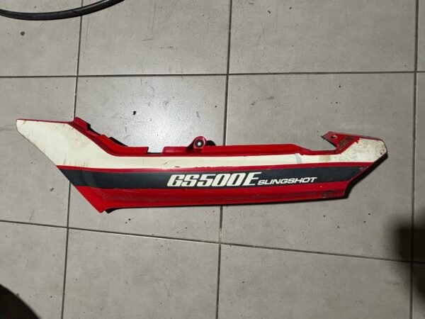 Flanc arrière gauche de SUZUKI 500 GSE