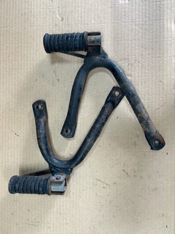 Repose pieds arrières de YAMAHA 125 DTLC – Image 3