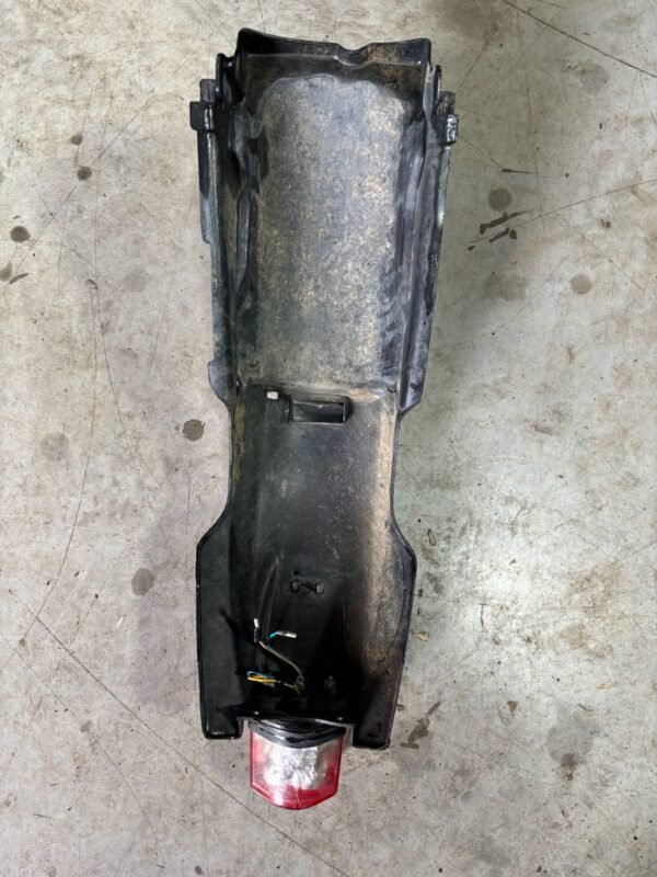Garde boue arrière avec feu de YAMAHA 125 Dtlc 10V – Image 2