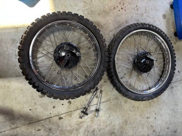 Paires de roues complètes de YAMAHA 125 DTLC 10V