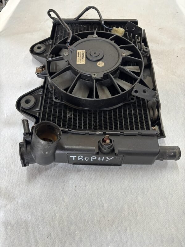 Radiateur de TRIUMPH 900 Trophy – Image 4