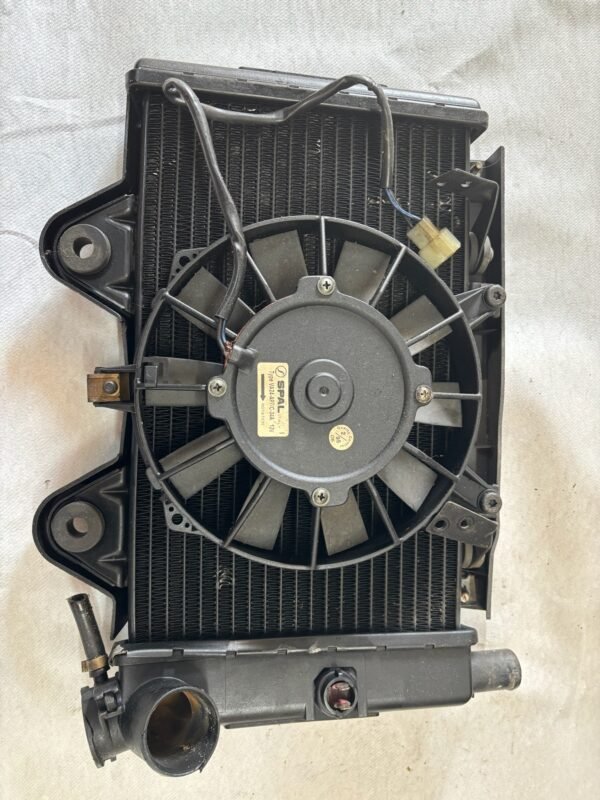 Radiateur de TRIUMPH 900 Trophy – Image 3
