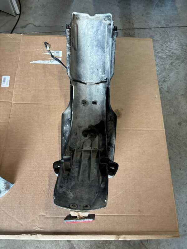 Garde boue arrière avec support et feux de YAMAHA 125 DTLC 1HR – Image 5