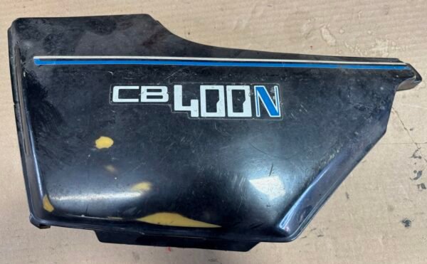 Cache latéral de HONDA CB 400 N