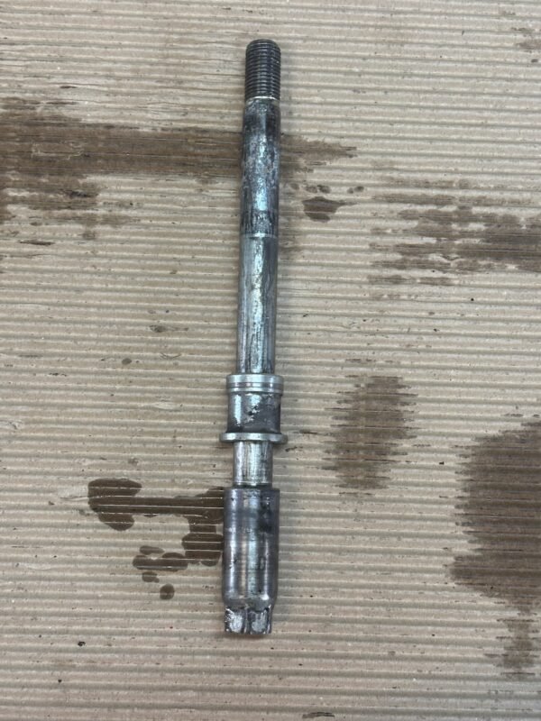 Axe de roue avant de SUZUKI 650 DRSE