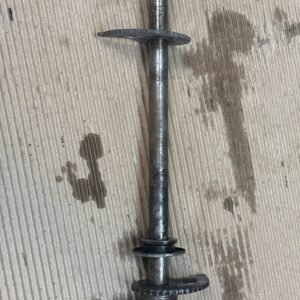 Axe de roue arrière de SUZUKI 650 DRSE