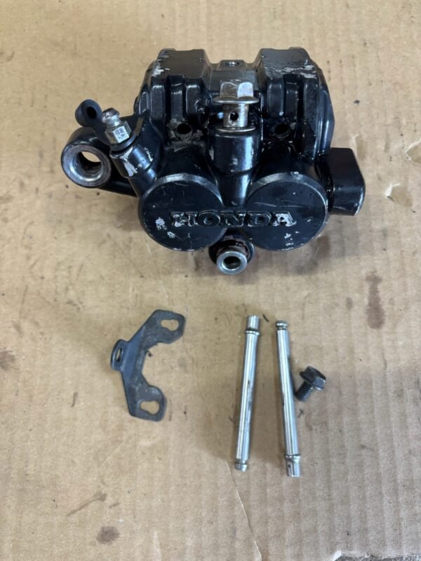 Etrier de frein avant de HONDA 125 CB JC06 – Image 4