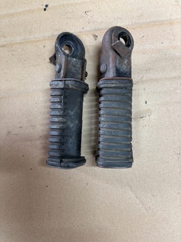 Repose pieds arrières de YAMAHA 250 SR – Image 2
