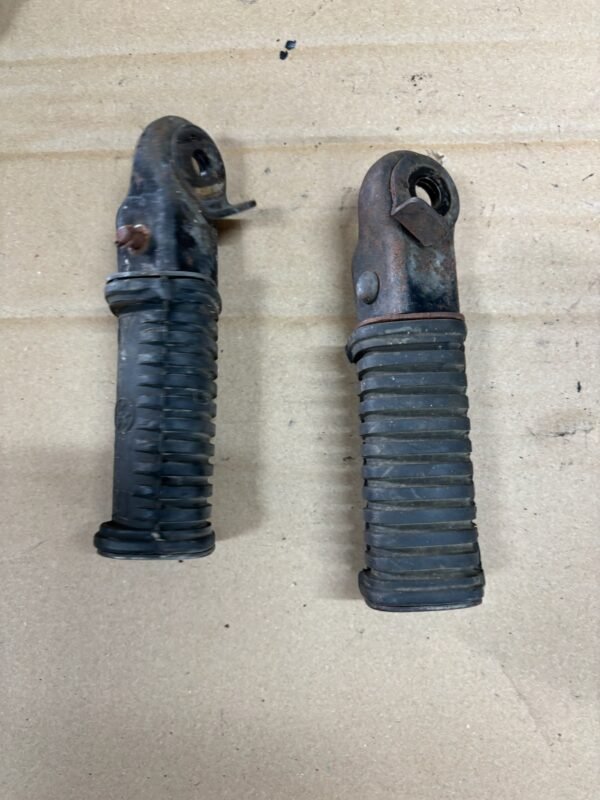Repose pieds arrières de YAMAHA 250 SR