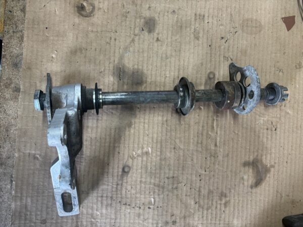 Axe de roue arrière de YAMAHA 600 XT