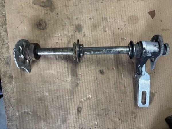 Axe de roue arrière de YAMAHA 600 XT – Image 2