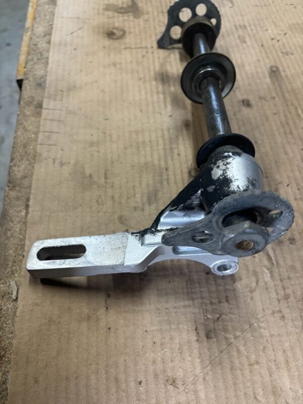 Axe de roue arrière de YAMAHA 600 XT – Image 3