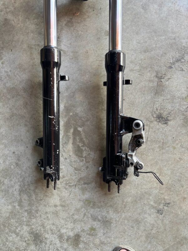Fourche de HONDA 1000 CBR F SC25 – Image 3