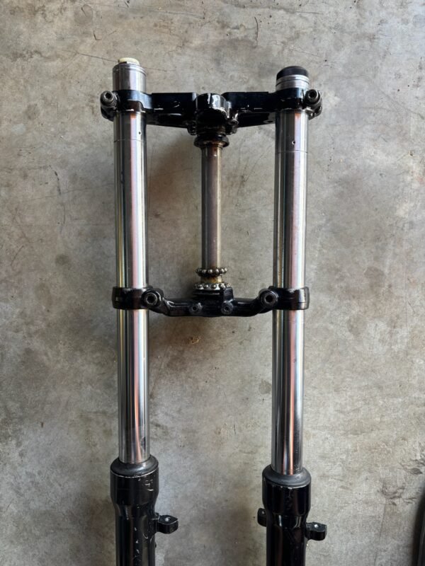 Fourche de HONDA 1000 CBR F SC25 – Image 4